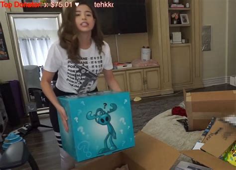 Pokimane forgets about mirror during unboxing。